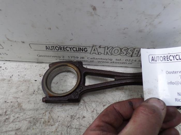 Gebruikte Drijfstang Opel Tigra Prijs op aanvraag aangeboden door N Kossen Autorecycling BV