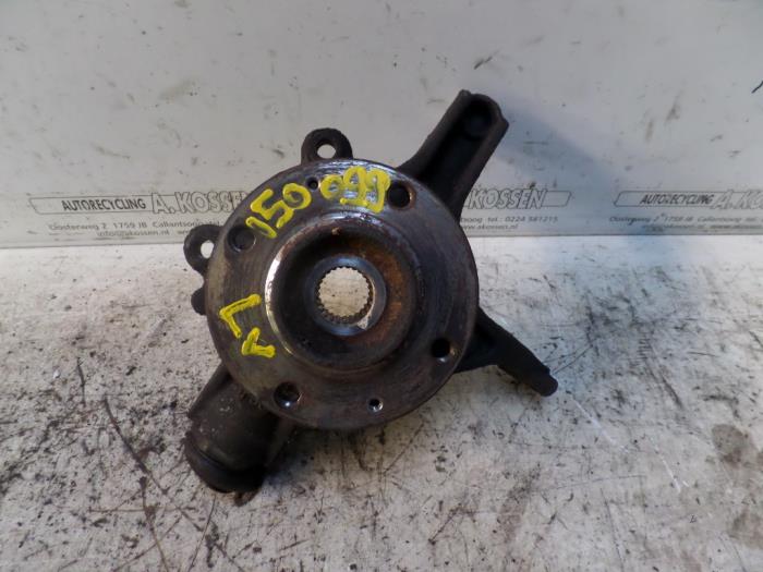 Fusee links-voor van een Citroën C4 Picasso (UD/UE/UF) 2.0 16V Autom. 2007