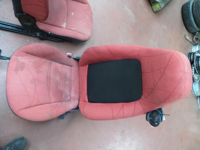 Gebruikte Smart Fortwo Coupé (451.3) 1.0 45 KW Stoel links Smart Fortwo Stoelen links voorraad | Onderdelenlijn.nl