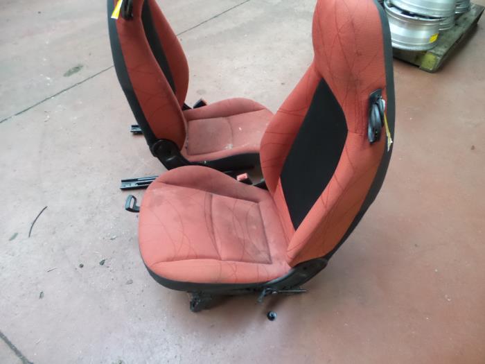 Gebruikte Smart Fortwo Coupé (451.3) 1.0 45 KW Stoel links Smart Fortwo Stoelen links voorraad | Onderdelenlijn.nl