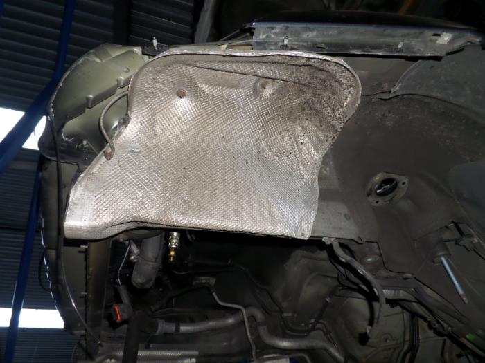 Gebruikte Hitteschild uitlaat Porsche 911 (996) 3.6 Carrera 4 24V Prijs op aanvraag aangeboden door N Kossen Autorecycling BV