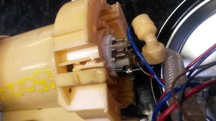 Brandstofpomp Elektrisch van een Opel Corsa C (F08/68) 1.3 CDTi 16V 2004