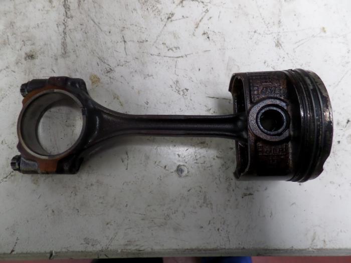 Gebruikte Drijfstang Daihatsu Sirion Prijs op aanvraag aangeboden door N Kossen Autorecycling BV