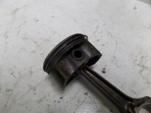 Gebruikte Zuiger Opel Astra Prijs op aanvraag aangeboden door N Kossen Autorecycling BV