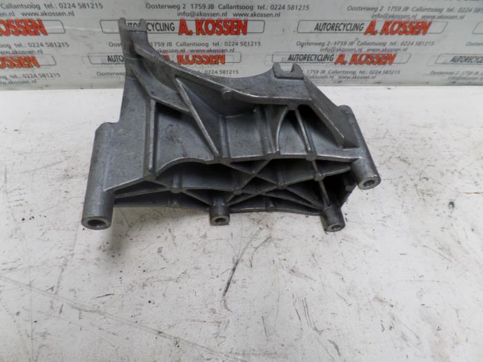 Gebruikte Motorrubber Ford Transit Connect Prijs op aanvraag aangeboden door N Kossen Autorecycling BV