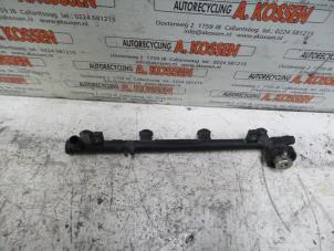 Gebruikte Injector brug Renault Espace (JE) 2.0i 16V Prijs op aanvraag aangeboden door N Kossen Autorecycling BV