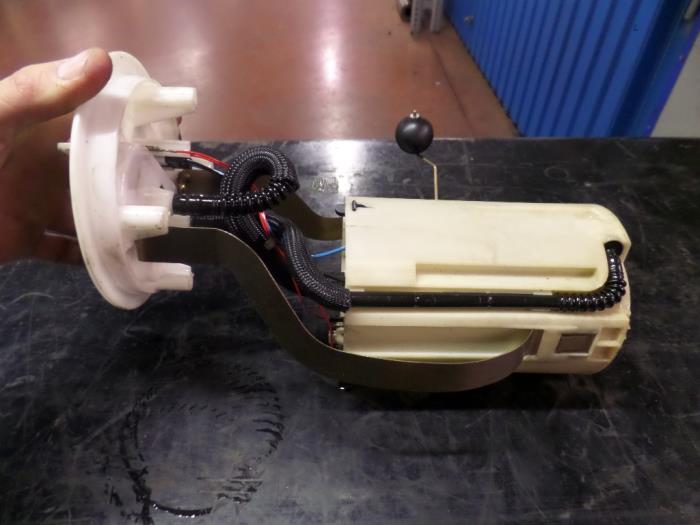 Gebruikte Tank element Pomp Alfa Romeo 166 2.4 JTD Prijs op aanvraag aangeboden door N Kossen Autorecycling BV