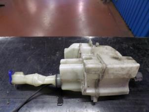 Gebruikte Ruitensproeiertank voor Volvo V70 (SW) 2.4 D5 20V Prijs op aanvraag aangeboden door N Kossen Autorecycling BV