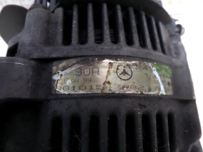 Dynamo van een Mercedes-Benz A (W168) 1.7 A-170 CDI 16V 1999