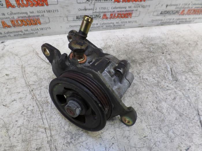 Gebruikte Pomp Servo Nissan Micra (K11) 1.4 16V Prijs op aanvraag aangeboden door N Kossen Autorecycling BV