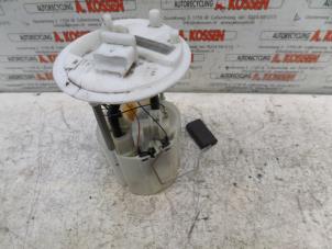 Gebruikte Benzinepomp Opel Corsa Prijs op aanvraag aangeboden door N Kossen Autorecycling BV