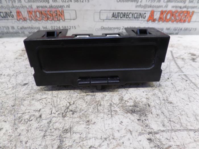 Gebruikte Display Interieur Renault Megane II Grandtour (KM) 1.5 dCi 80 Prijs op aanvraag aangeboden door N Kossen Autorecycling BV