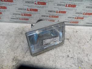Gebruikte Linker Koplamp Jeep Grand Cherokee (WG/WJ) 5.2i V8 Prijs op aanvraag aangeboden door N Kossen Autorecycling BV