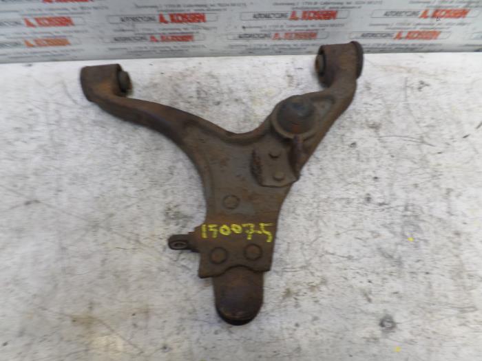 Draagarm links-voor van een Mitsubishi Pajero Classic Hardtop (V2/4) 3.2 DI-D 16V 2007