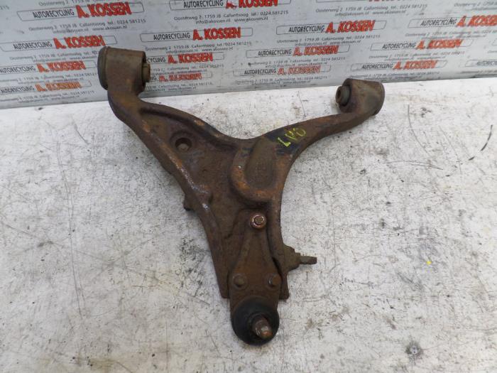 Draagarm links-voor van een Mitsubishi Pajero Classic Hardtop (V2/4) 3.2 DI-D 16V 2007