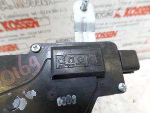 Gebruikte Centrale deurvergrendelingsmotor Kia Rio II (DE) 1.5 CRDi VGT 16V Prijs op aanvraag aangeboden door N Kossen Autorecycling BV