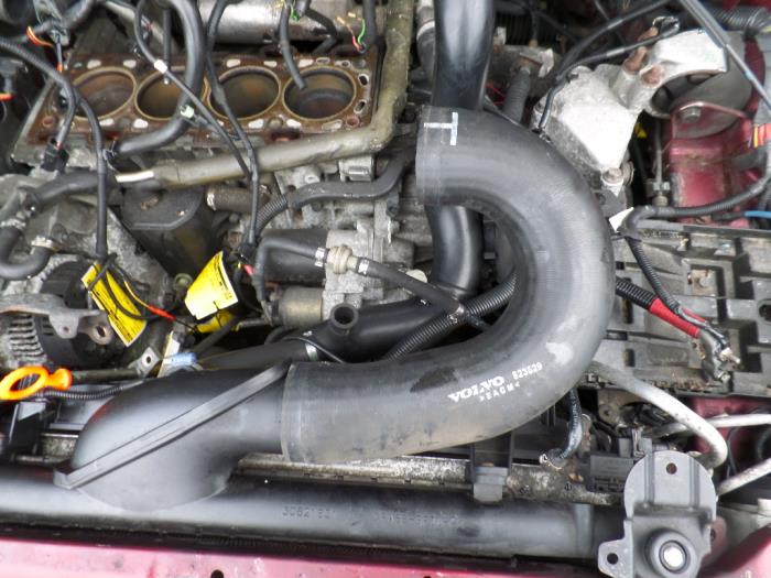Gebruikte Intercooler Slang Volvo V40 (VW) 1.9 16V T4 Prijs op aanvraag aangeboden door N Kossen Autorecycling BV