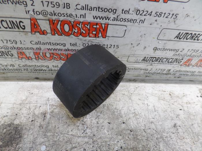 Gebruikte Multiriem Volkswagen Transporter/Caravelle T5 2.5 TDi Prijs op aanvraag aangeboden door N Kossen Autorecycling BV