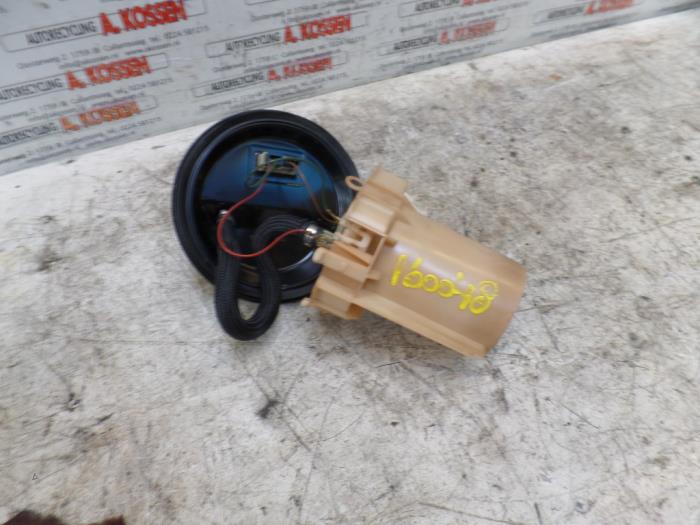 Benzinepomp van een Opel Astra G (F08/48) 2.0 16V 1998