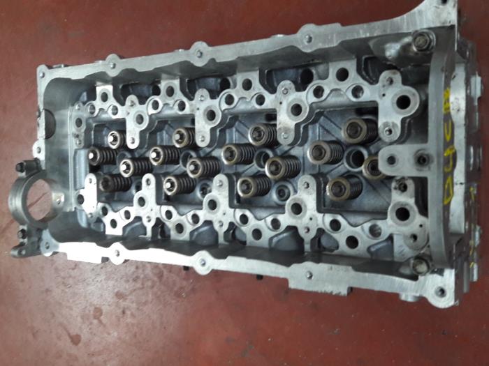 Gebruikte Cilinderkop Kia Sorento Prijs op aanvraag aangeboden door N Kossen Autorecycling BV