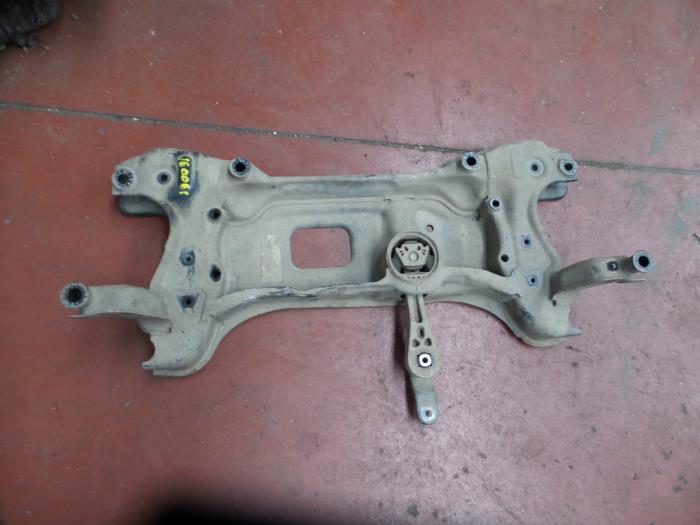 Gebruikte Subframe Volkswagen Caddy Prijs op aanvraag aangeboden door N Kossen Autorecycling BV