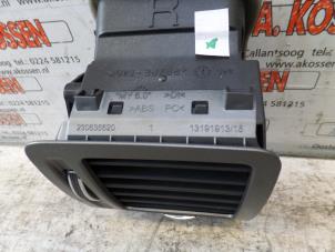 Gebruikte Luchtrooster Dashboard Opel Signum Prijs op aanvraag aangeboden door N Kossen Autorecycling BV