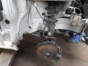 Gebruikte Mac Phersonpoot rechts-voor Volkswagen UP Prijs op aanvraag aangeboden door N Kossen Autorecycling BV