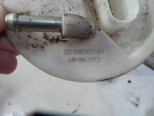 Gebruikte Benzinepomp Volkswagen Passat (3B2) 1.6 Prijs op aanvraag aangeboden door N Kossen Autorecycling BV