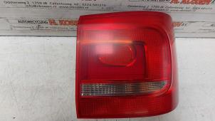 Gebruikte Achterlicht rechts Volkswagen Touran (1T3) 2.0 TDI 16V 140 Prijs op aanvraag aangeboden door N Kossen Autorecycling BV