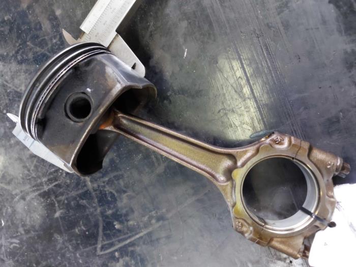 Gebruikte Zuiger Opel Meriva Prijs op aanvraag aangeboden door N Kossen Autorecycling BV