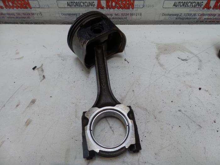 Gebruikte Drijfstang Nissan Almera Tino Prijs op aanvraag aangeboden door N Kossen Autorecycling BV