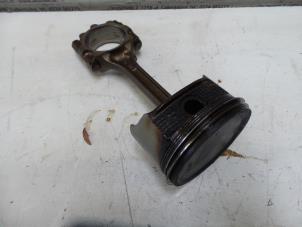 Gebruikte Zuiger Mitsubishi Grandis Prijs op aanvraag aangeboden door N Kossen Autorecycling BV