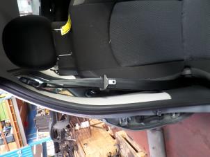 Gebruikte Veiligheidsgordel rechts-voor Peugeot 206+ (2L/M) 1.4 XS Prijs op aanvraag aangeboden door N Kossen Autorecycling BV