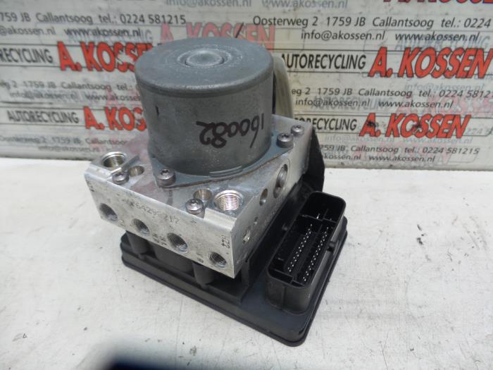 ABS Pomp van een Skoda Rapid 2016