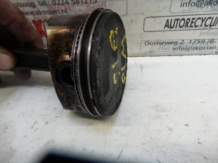 Gebruikte Zuiger Mini Cooper Prijs op aanvraag aangeboden door N Kossen Autorecycling BV