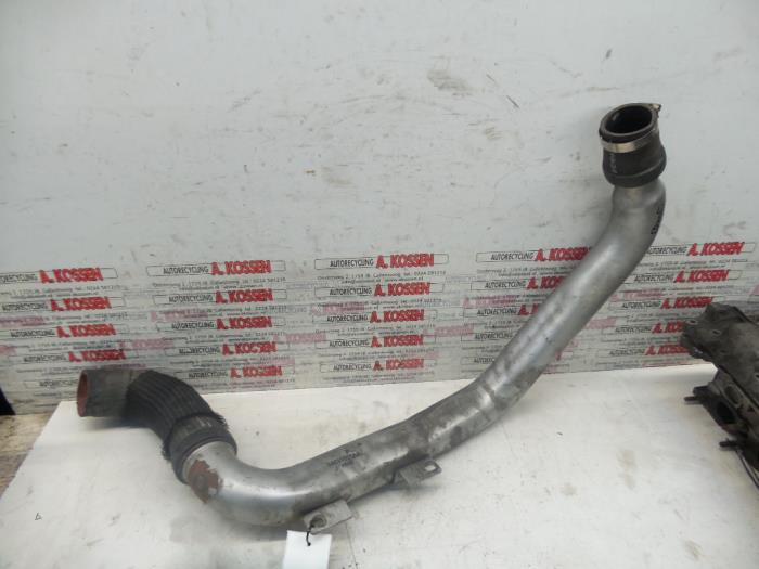 Gebruikte Intercooler Buis Chrysler PT Cruiser 2.4 16V GT Turbo Prijs op aanvraag aangeboden door N Kossen Autorecycling BV