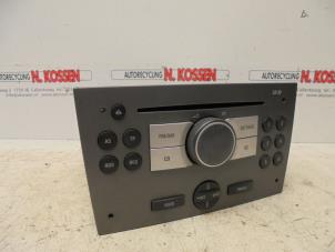 Gebruikte Radio CD Speler Opel Tigra Prijs op aanvraag aangeboden door N Kossen Autorecycling BV