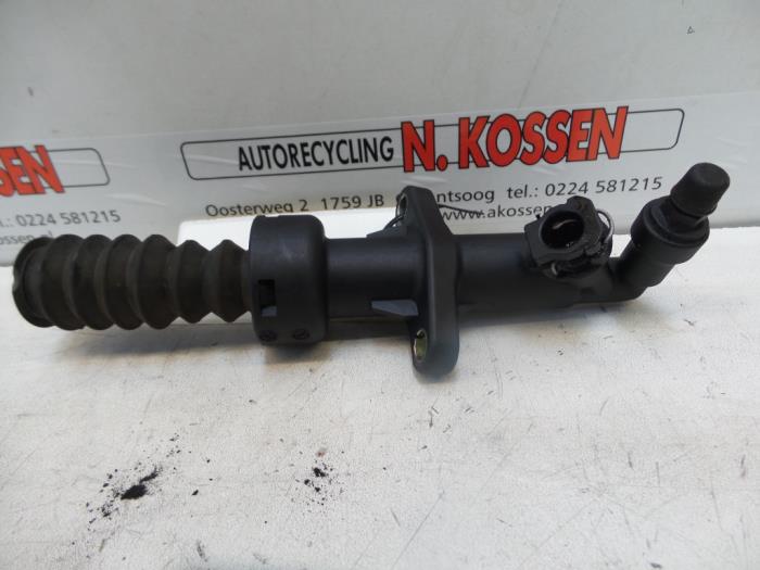 Gebruikte Koppeling Hulp Cilinder Peugeot 307 SW (3H) 1.6 16V Prijs op aanvraag aangeboden door N Kossen Autorecycling BV