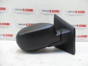 Gebruikte Buitenspiegel rechts Renault Twingo II (CN) 1.2 16V Prijs op aanvraag aangeboden door N Kossen Autorecycling BV
