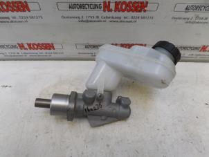 Gebruikte Hoofdremcilinder Renault Twingo II (CN) 1.2 16V Prijs op aanvraag aangeboden door N Kossen Autorecycling BV