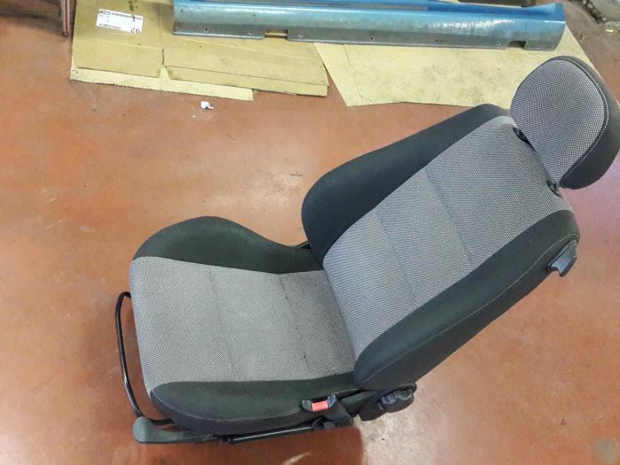 Stoel links Opel Tigra - Autorecycling N Kossen bv