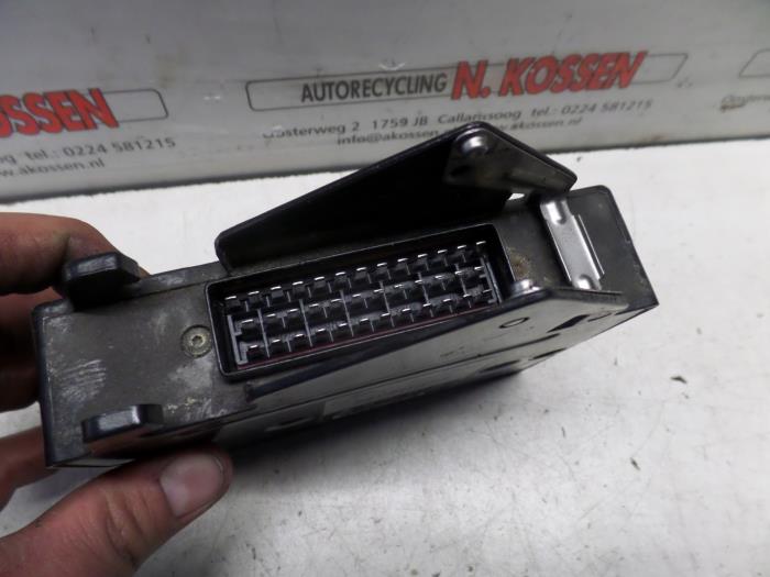 ABS Computer van een Citroën XM (Y4) 3.0 V6 24V 1998