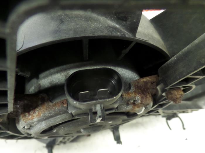 Koelvinhuis van een Opel Corsa 2009