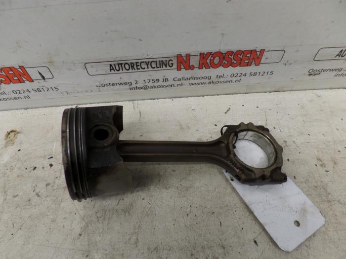 Gebruikte Zuiger Mitsubishi Colt Prijs op aanvraag aangeboden door N Kossen Autorecycling BV