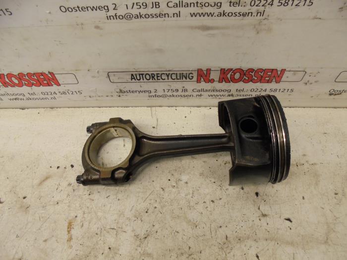 Gebruikte Zuiger Opel Zafira Prijs op aanvraag aangeboden door N Kossen Autorecycling BV