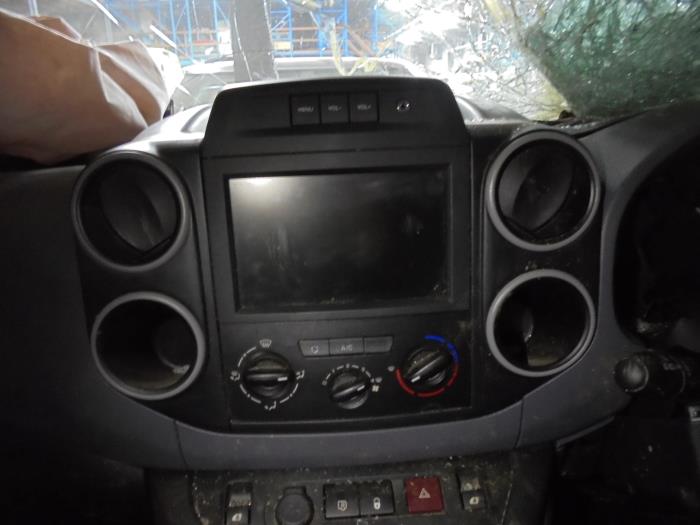Gebruikte Display Interieur Citroen Berlingo Prijs op aanvraag aangeboden door N Kossen Autorecycling BV