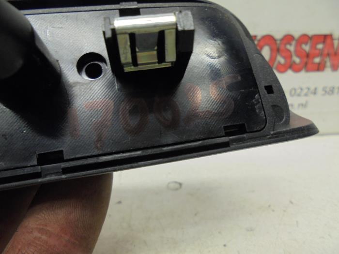 Paniekverlichtings Schakelaar van een Smart Fortwo Coupé (451.3) Electric Drive 2015