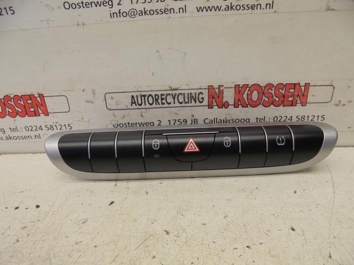 Centrale deurvergrendeling Schakelaar van een Smart Fortwo Coupé (451.3) Electric Drive 2015