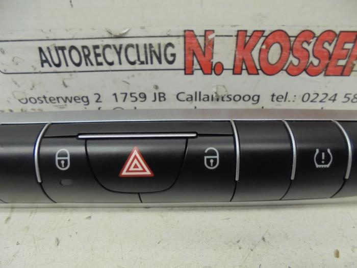 Centrale deurvergrendeling Schakelaar van een Smart Fortwo Coupé (451.3) Electric Drive 2015