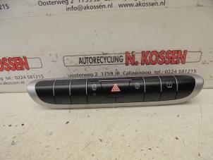 Gebruikte Schakelaar Centr. Deurvergrendeling Smart Fortwo Coupé (451.3) Electric Drive Prijs op aanvraag aangeboden door N Kossen Autorecycling BV